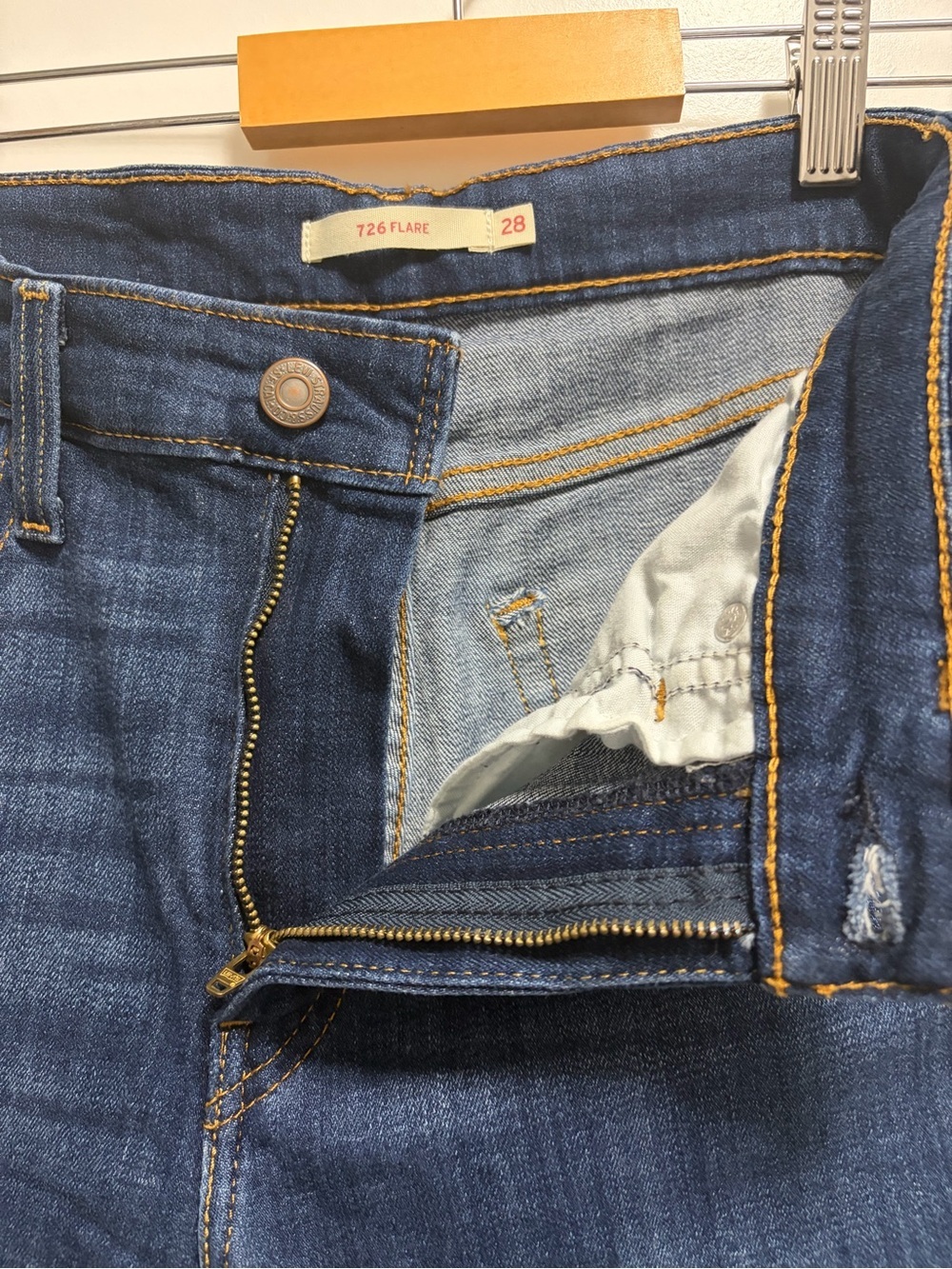Levi's 726 High Rise Flare Leg Jeans Women’s Size 28x30 - Picture 6 of 10